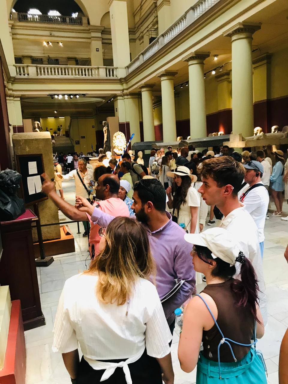 إقبال كبير من السائحين على زيارة المتحف المصري بالتحرير