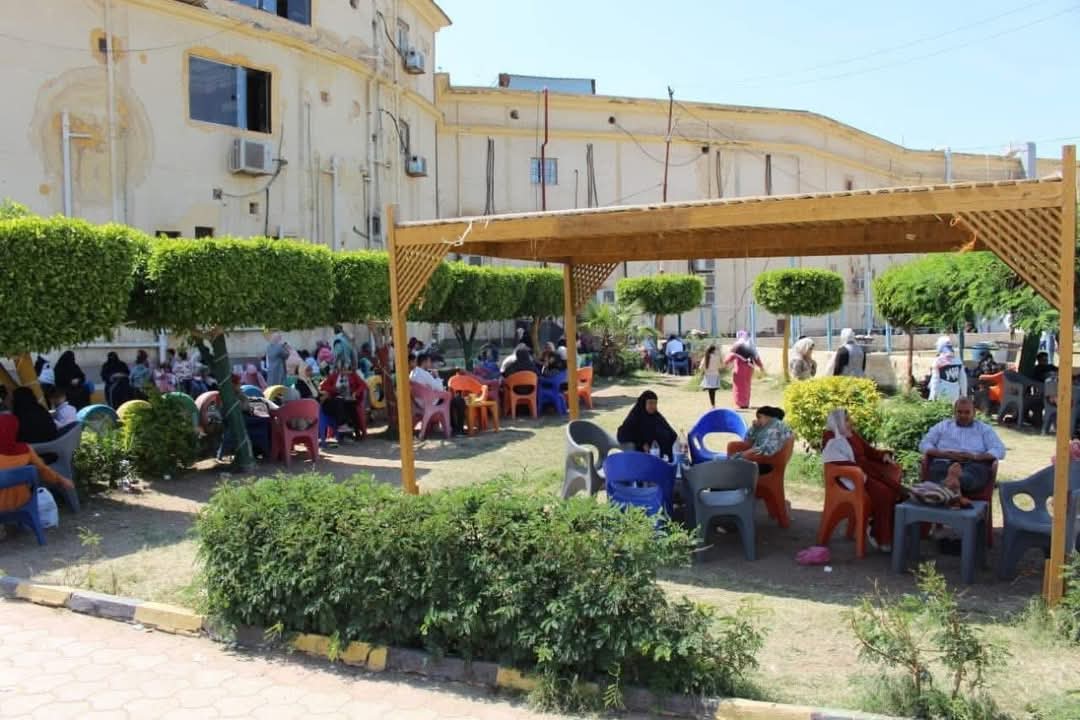 توافد المواطنين على حديقه صنعاء بكفر الشيخ