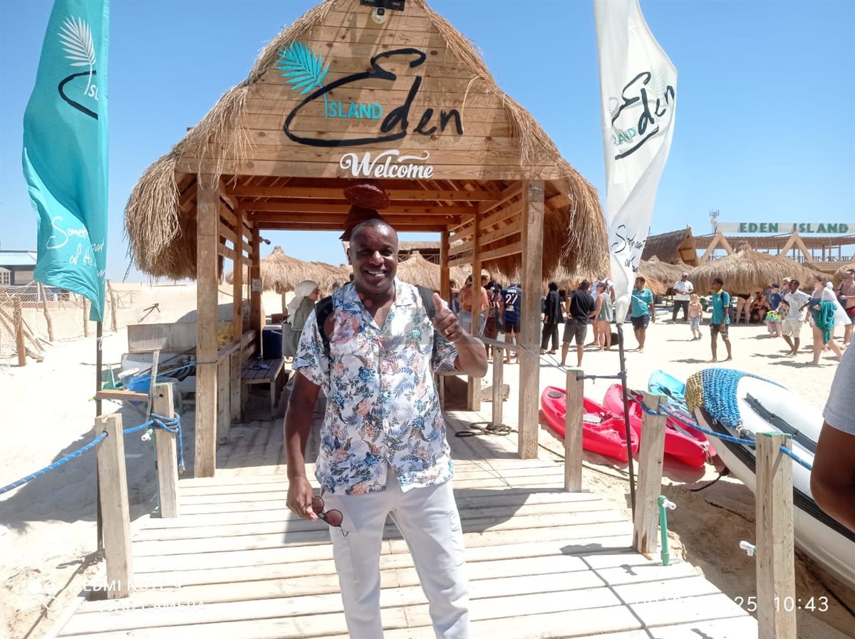 عبدالستار صبري في الغردقة 