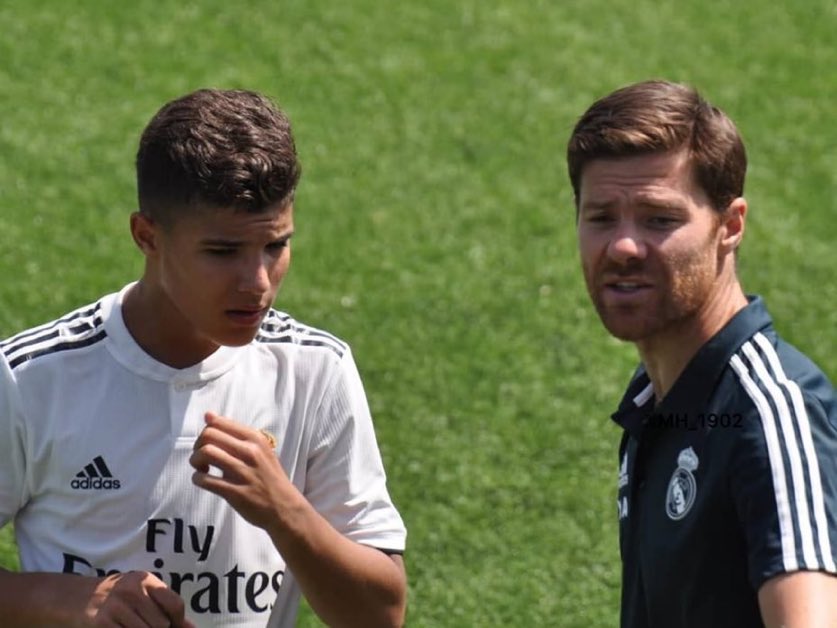 تشابي ألونسو رفقة المغربي يوسف لخديم 