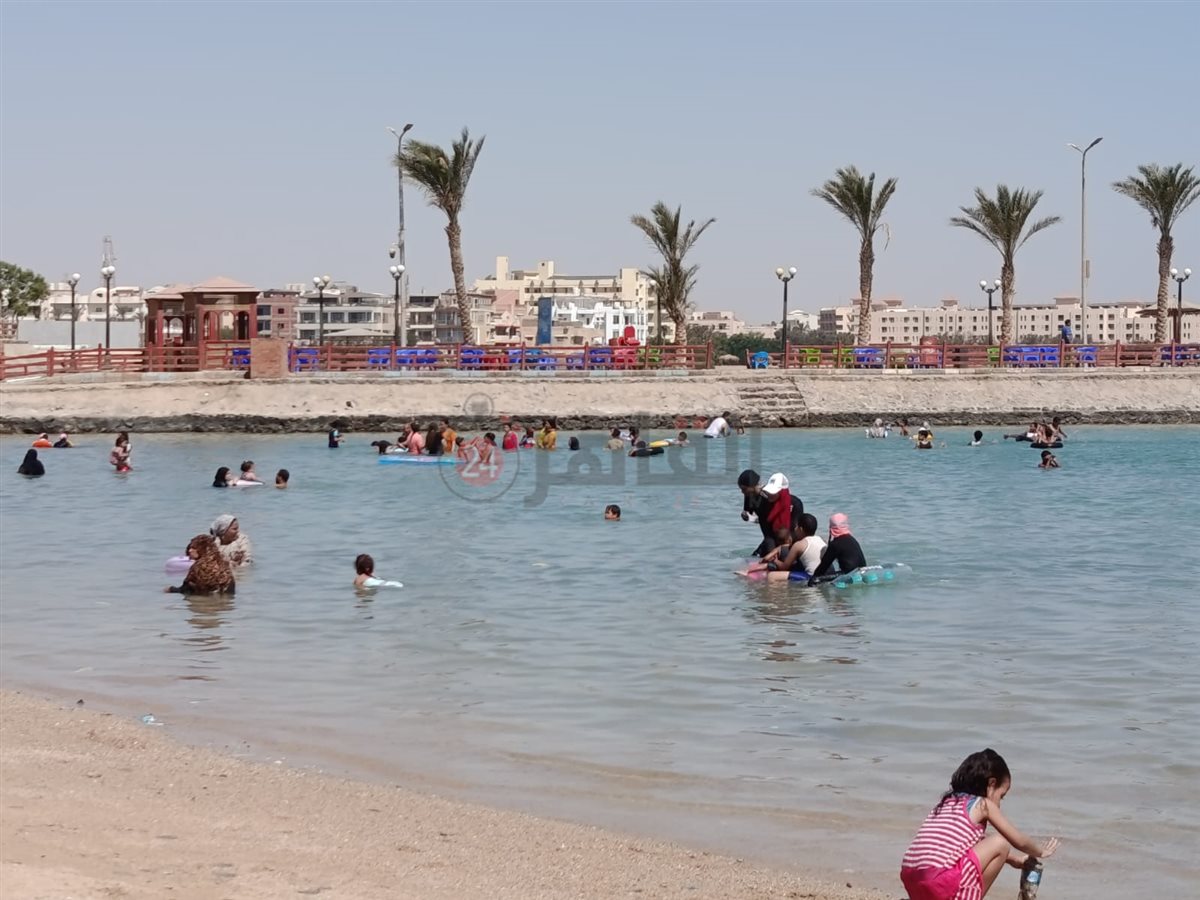 إقبال كبير على شواطئ الغردقة