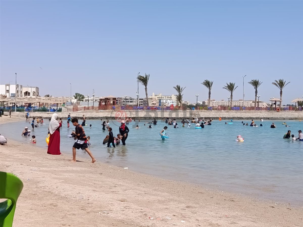 إقبال كبير على شواطئ الغردقة