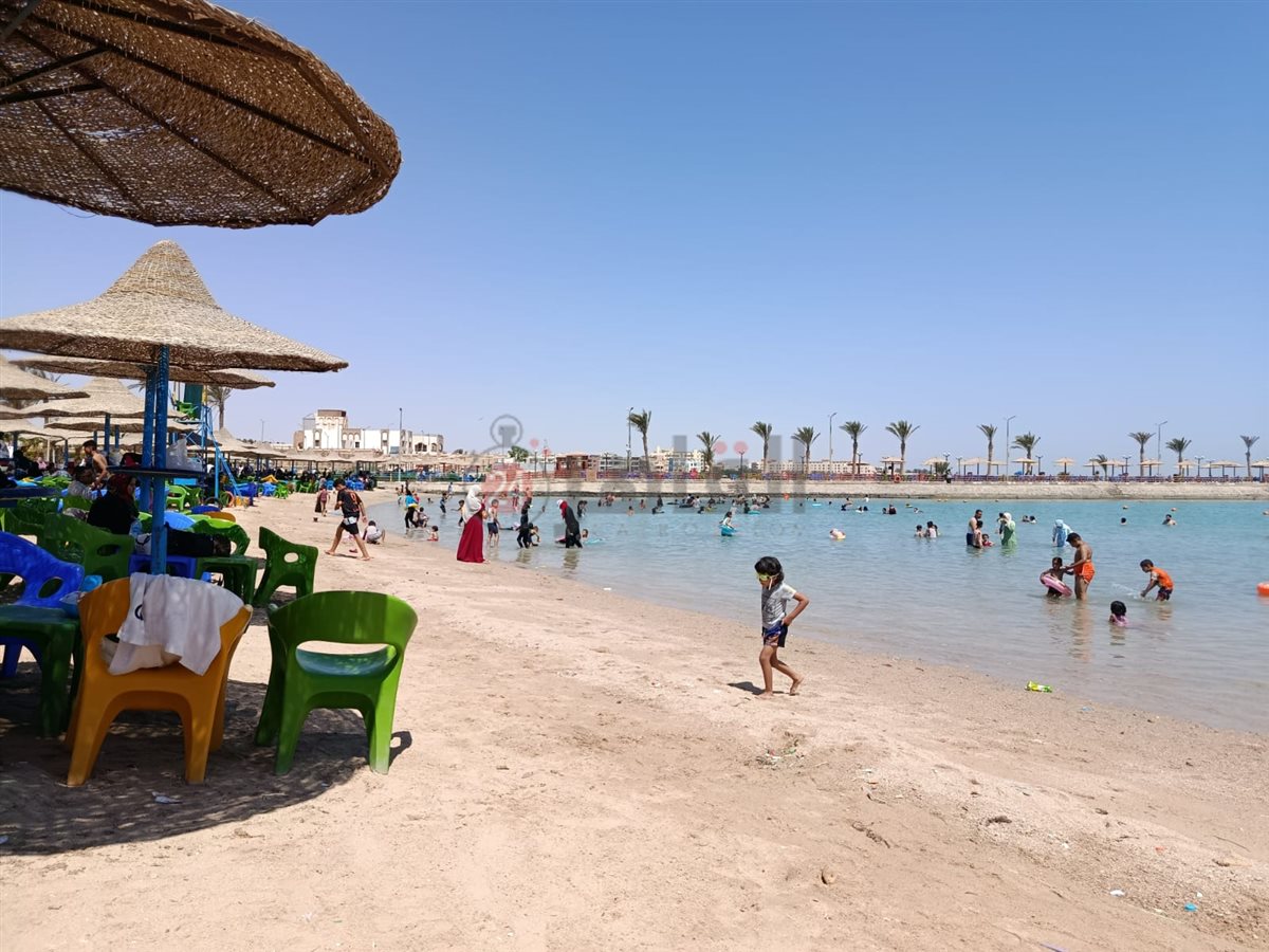 إقبال كبير على شواطئ الغردقة