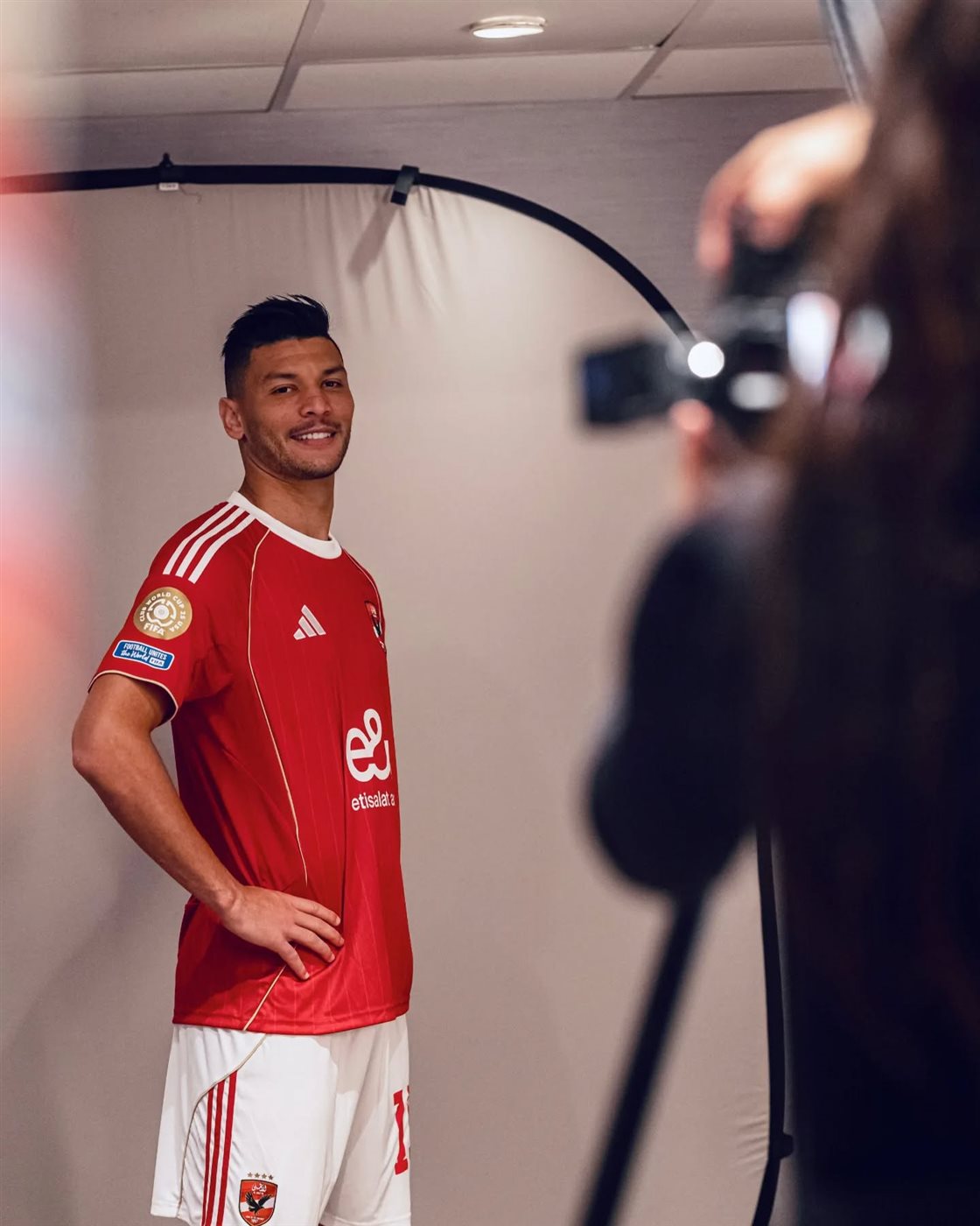 <strong>أشرف داري من جلسة تصوير لاعبي الأهلي من جانب فيفا قبل كأس العالم للأندية 2025</strong>
