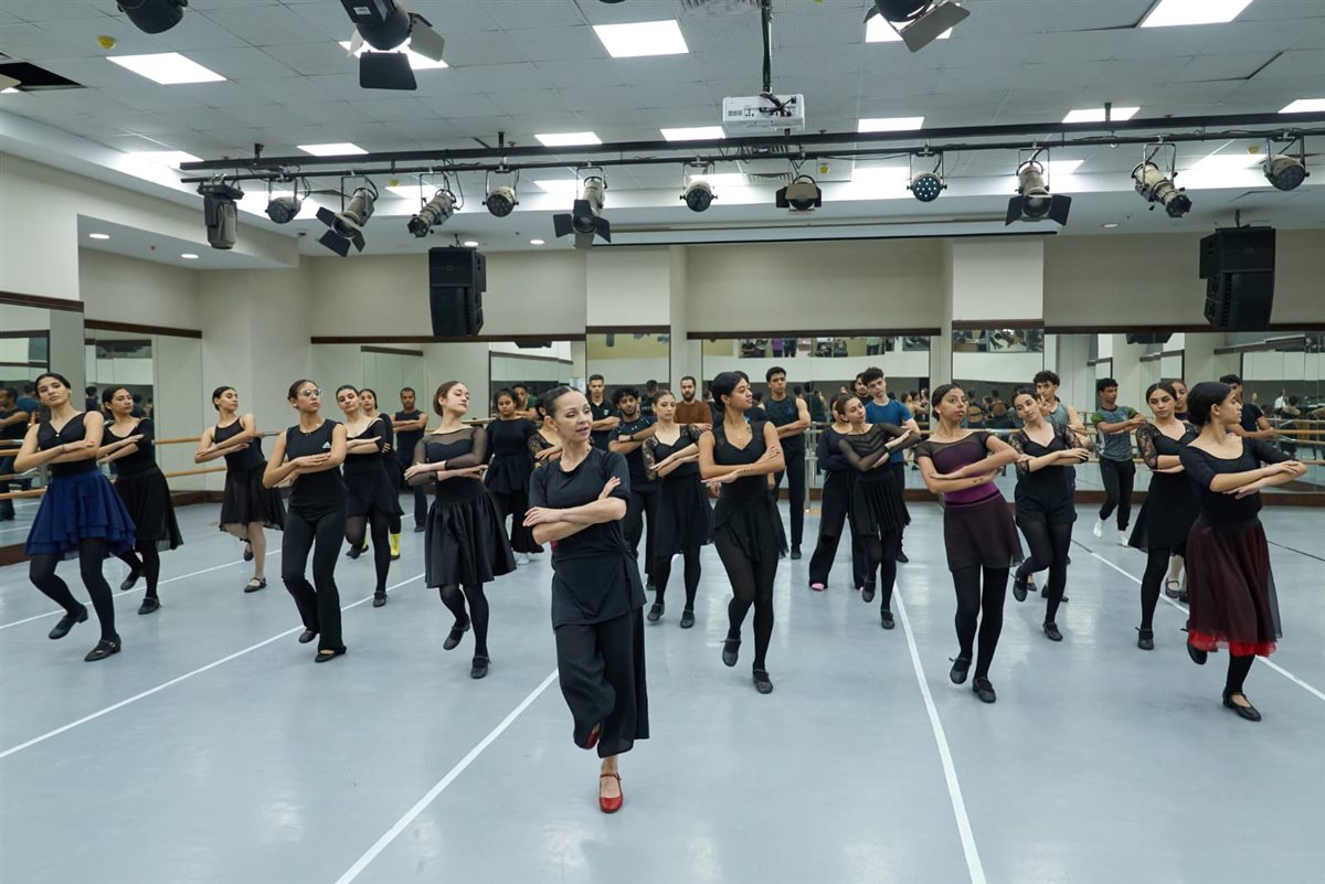 فرقة كوستروما الروسية للبالية تقيم ورشة بأكاديمية الفنون