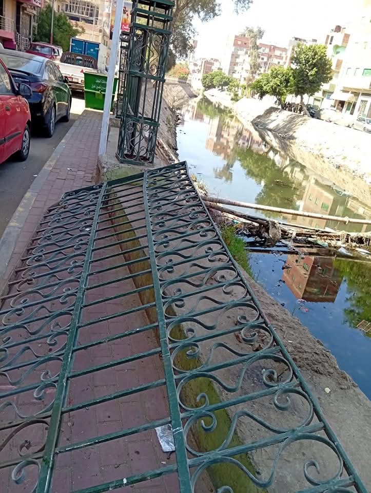 جرار زراعي يحطم جزء من كورنيش تلا بالمنوفية