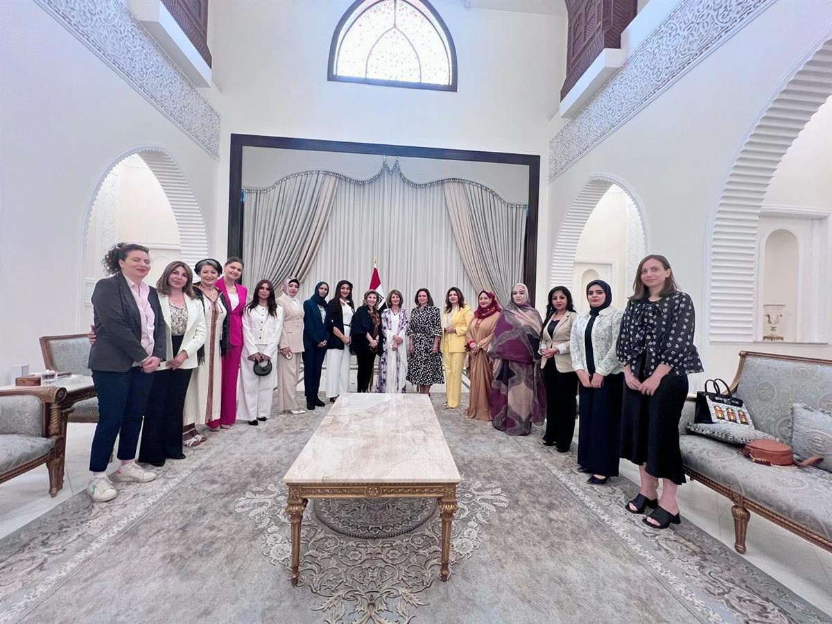 لقطات من لقاء إلهام شاهين بحرم رئيس دولة العراق