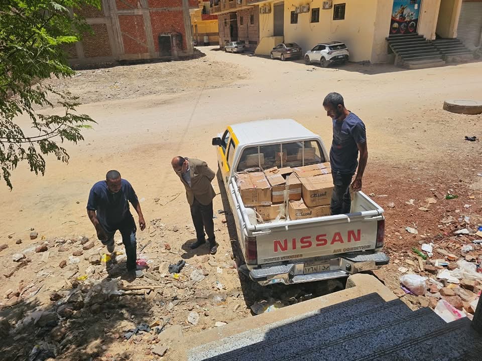 ضبط كميات كبيرة من السجائر بالأقصر