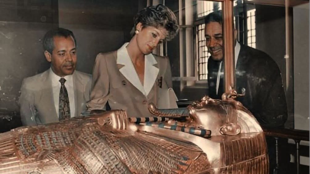 صورة من زيارة الأميرة ديانا