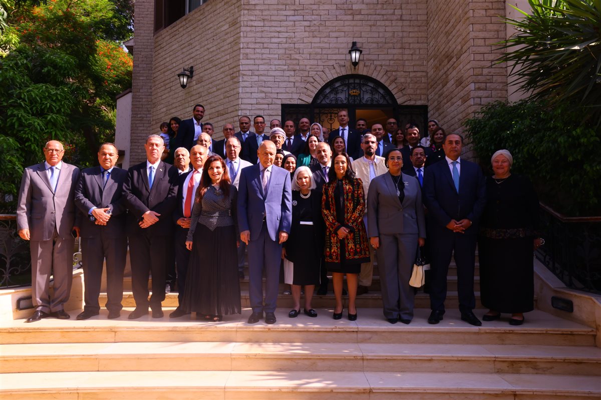 وزيرة التضامن تكرم السفيرة هيفاء أبو غزالة