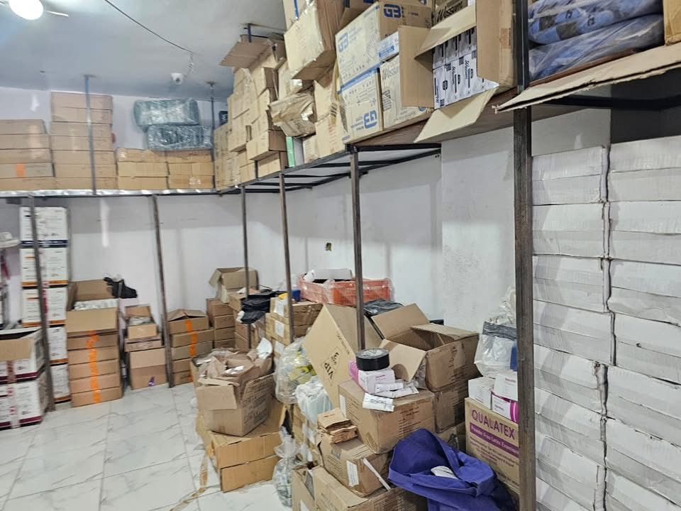 ضبط مستحضرات تجميل مجهولة المصدر بالأقصر