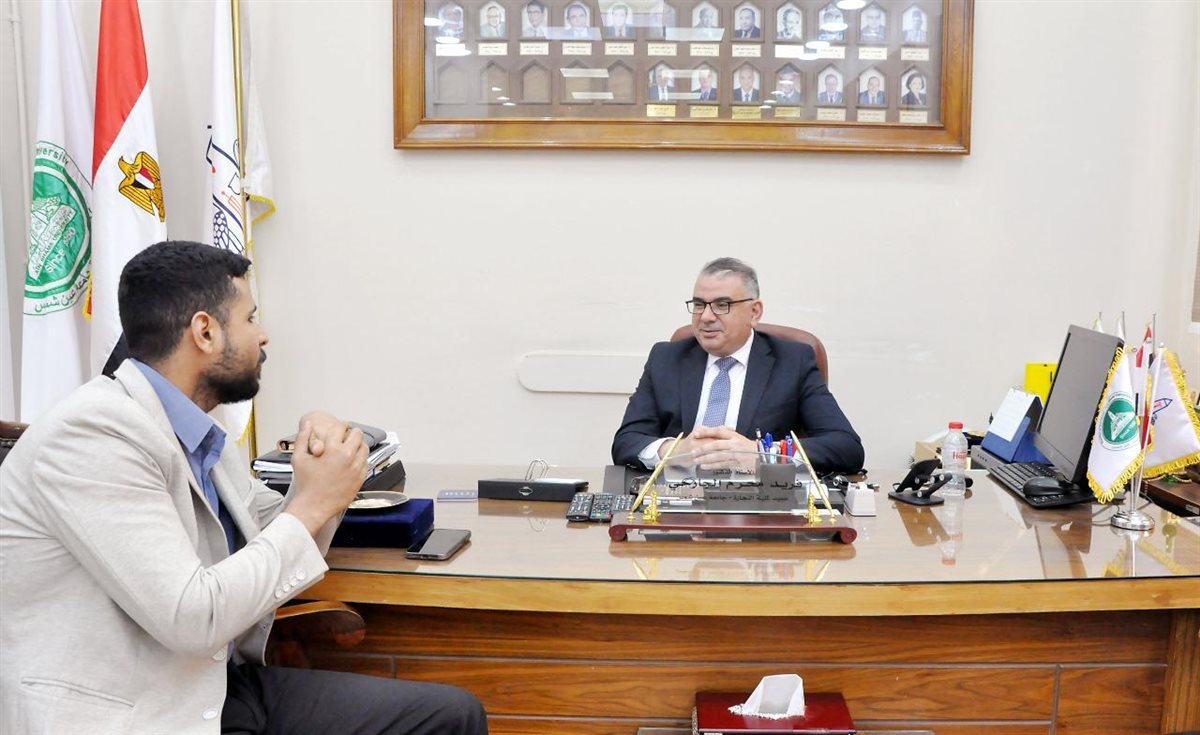 عميد تجارة عين شمس ومحرر القاهرة 24