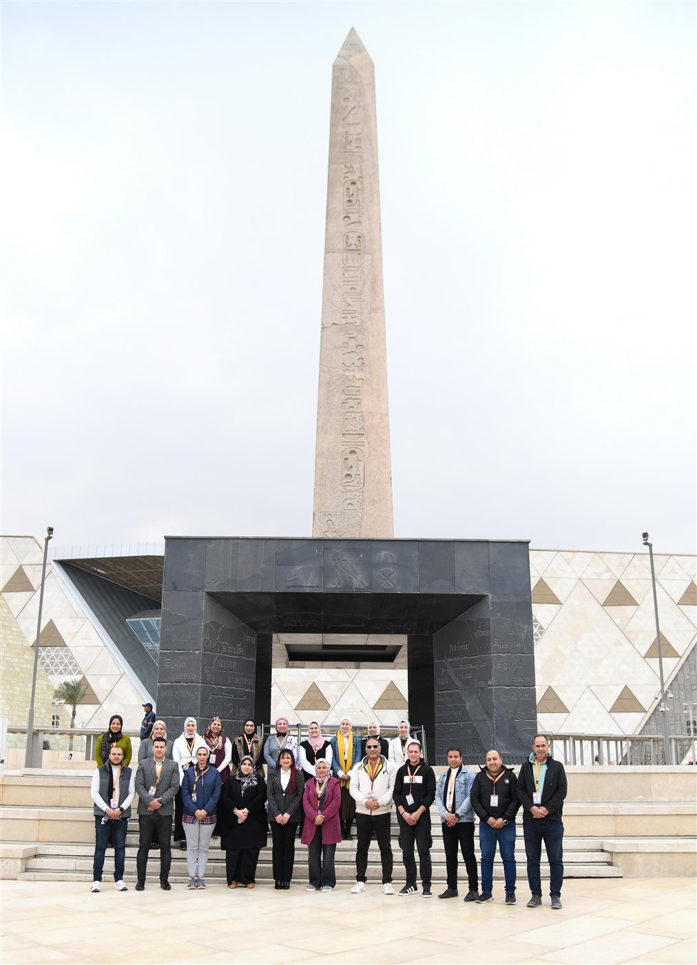 المتحف المصري الكبير يرفع كفاءة موظفيه بدورة في الإتيكيت المهني