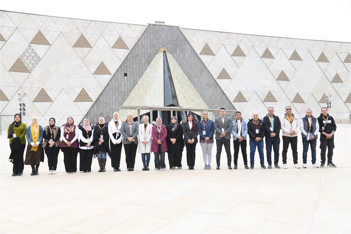 المتحف المصري الكبير يرفع كفاءة موظفيه بدورة في الإتيكيت المهني