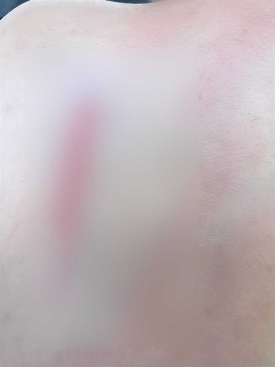 جانب من الاعتداء على فتاة تتهم صاحبة كوافير علا والعاملين بالمحل بالتعدي عليها