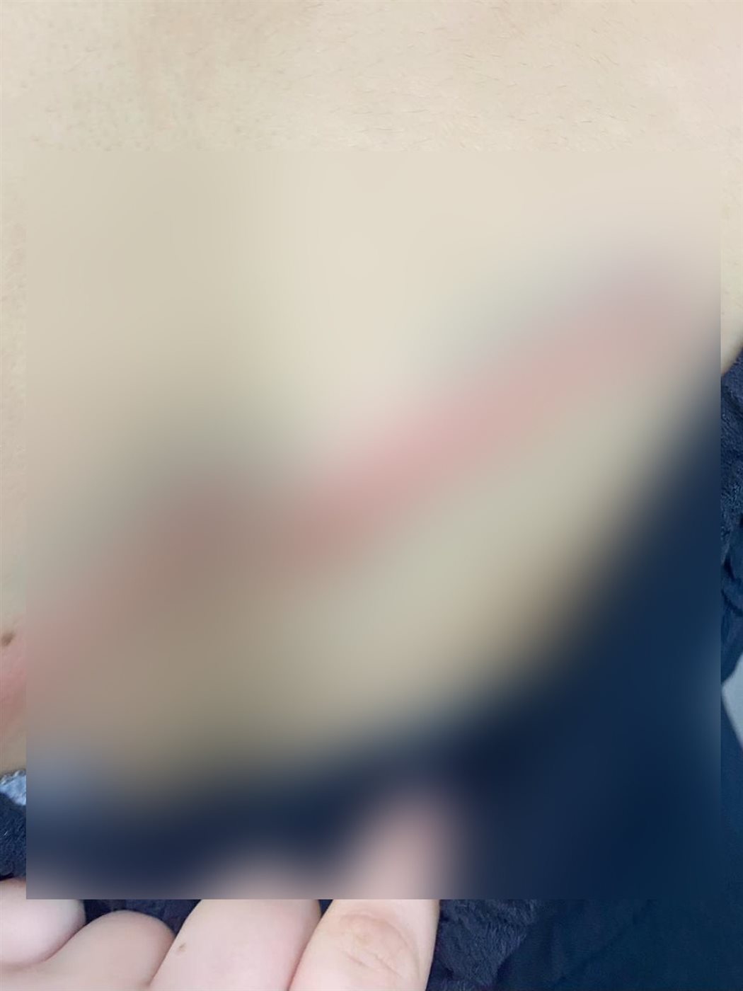 جانب من الاعتداء على فتاة تتهم صاحبة كوافير علا والعاملين بالمحل بالتعدي عليها