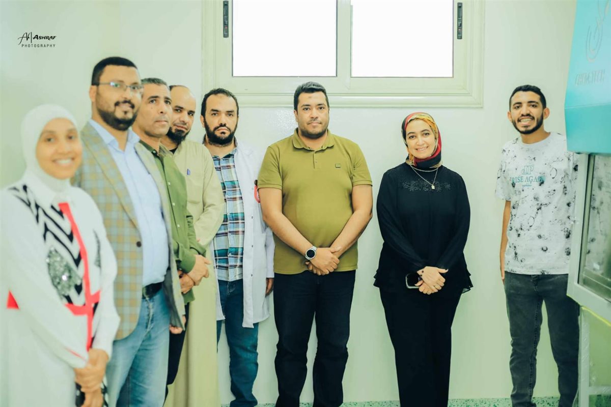 أثناء تسليم الجهاز للمستشفى 