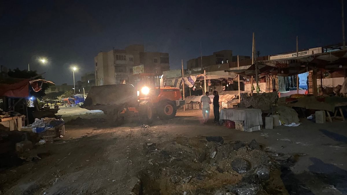 غلق طريق سوق المنطقة الرابعة في السادات بالمنوفية