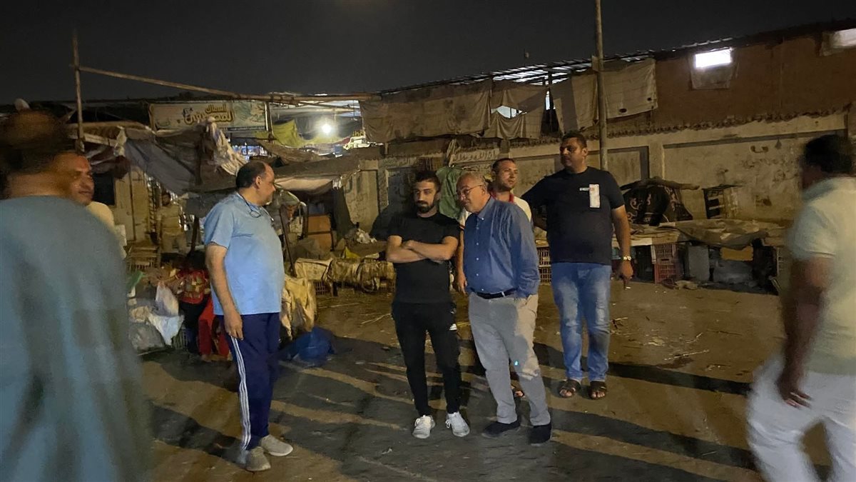 غلق طريق سوق المنطقة الرابعة في السادات بالمنوفية