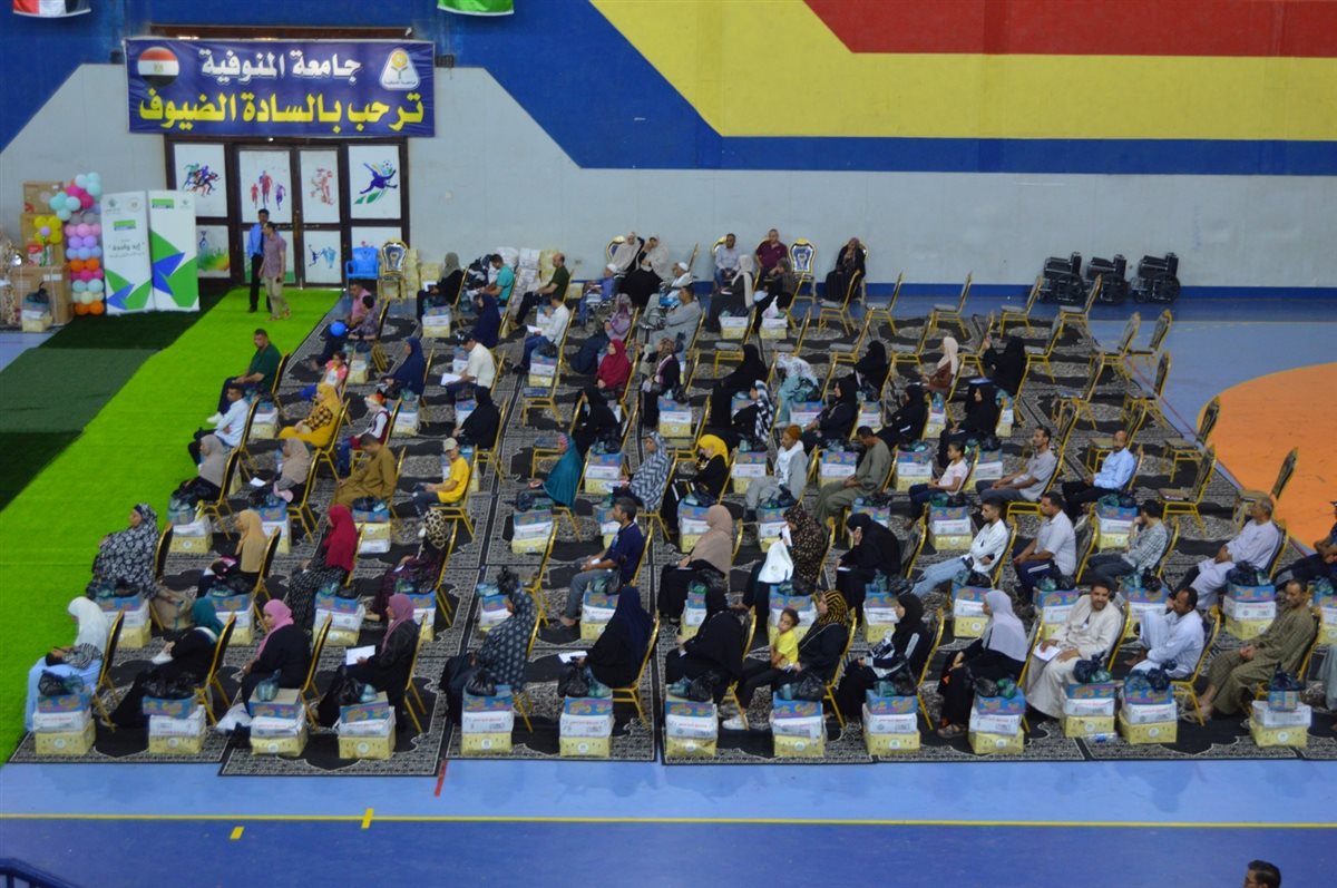 لقاء محافظ المنوفية بالحالات الإنسانية