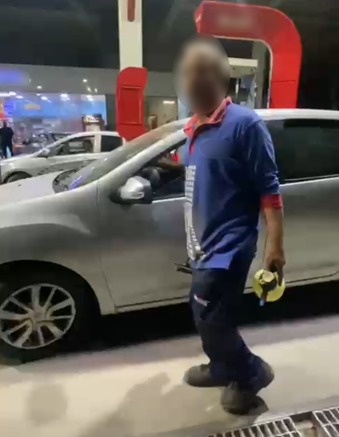 عامل محطة وقود المتهم بالتعدي على كلب