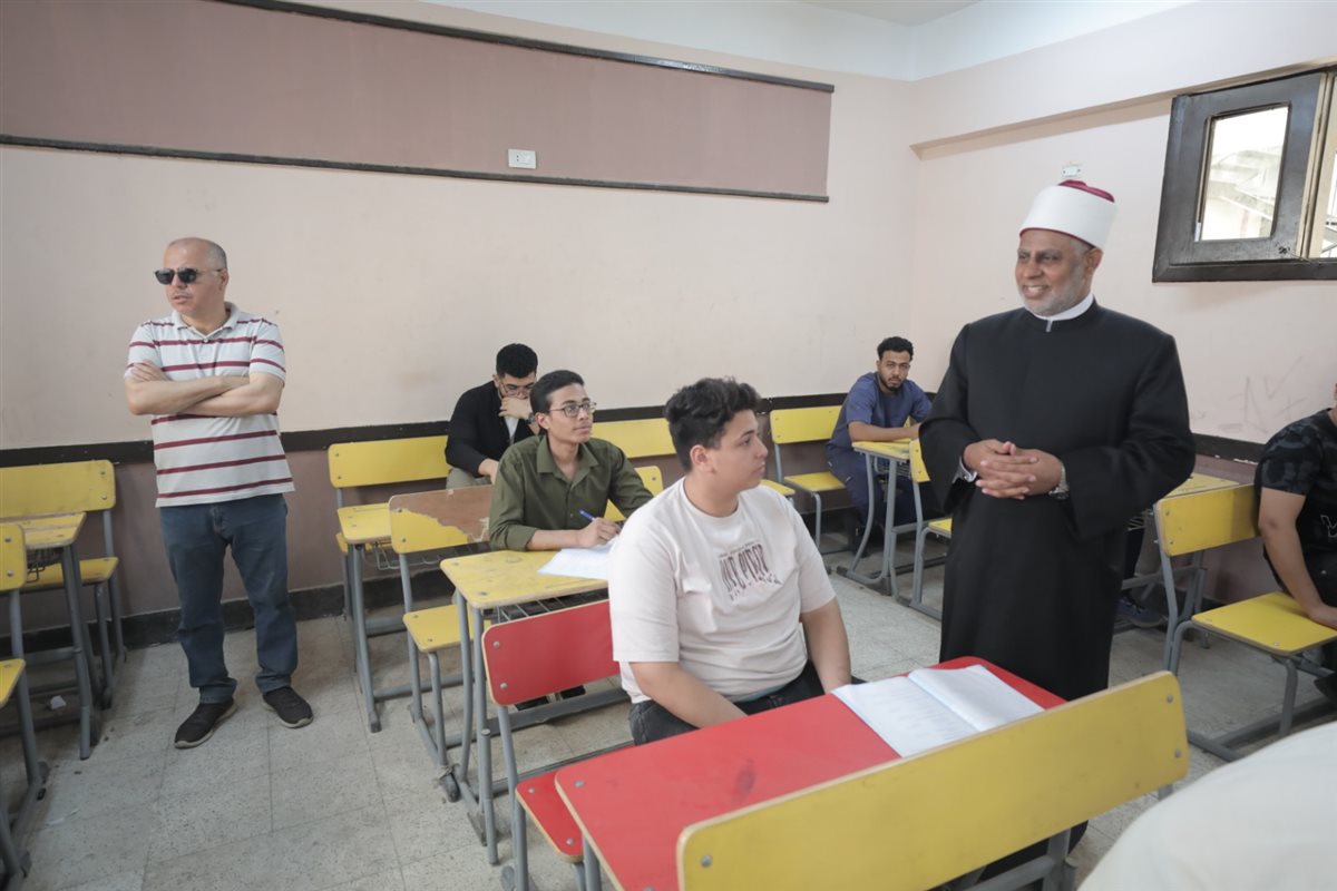 رئيس المعاهد الأزهرية يتابع امتحانات الثانوية الأزهرية 