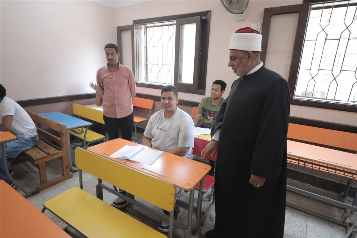 رئيس المعاهد الأزهرية يتابع امتحانات الثانوية الأزهرية 