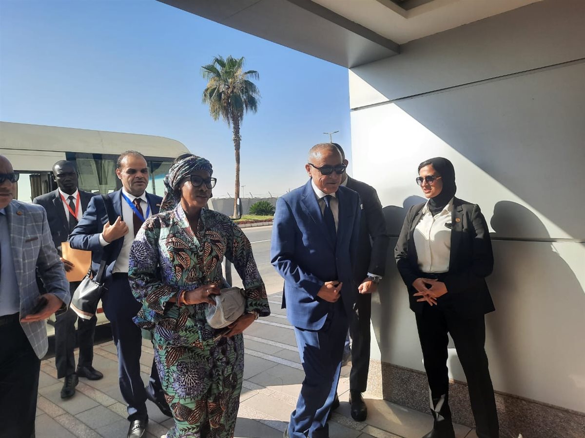 محافظ الأقصر يستقبل سيدة جامبيا الأولى&nbsp;