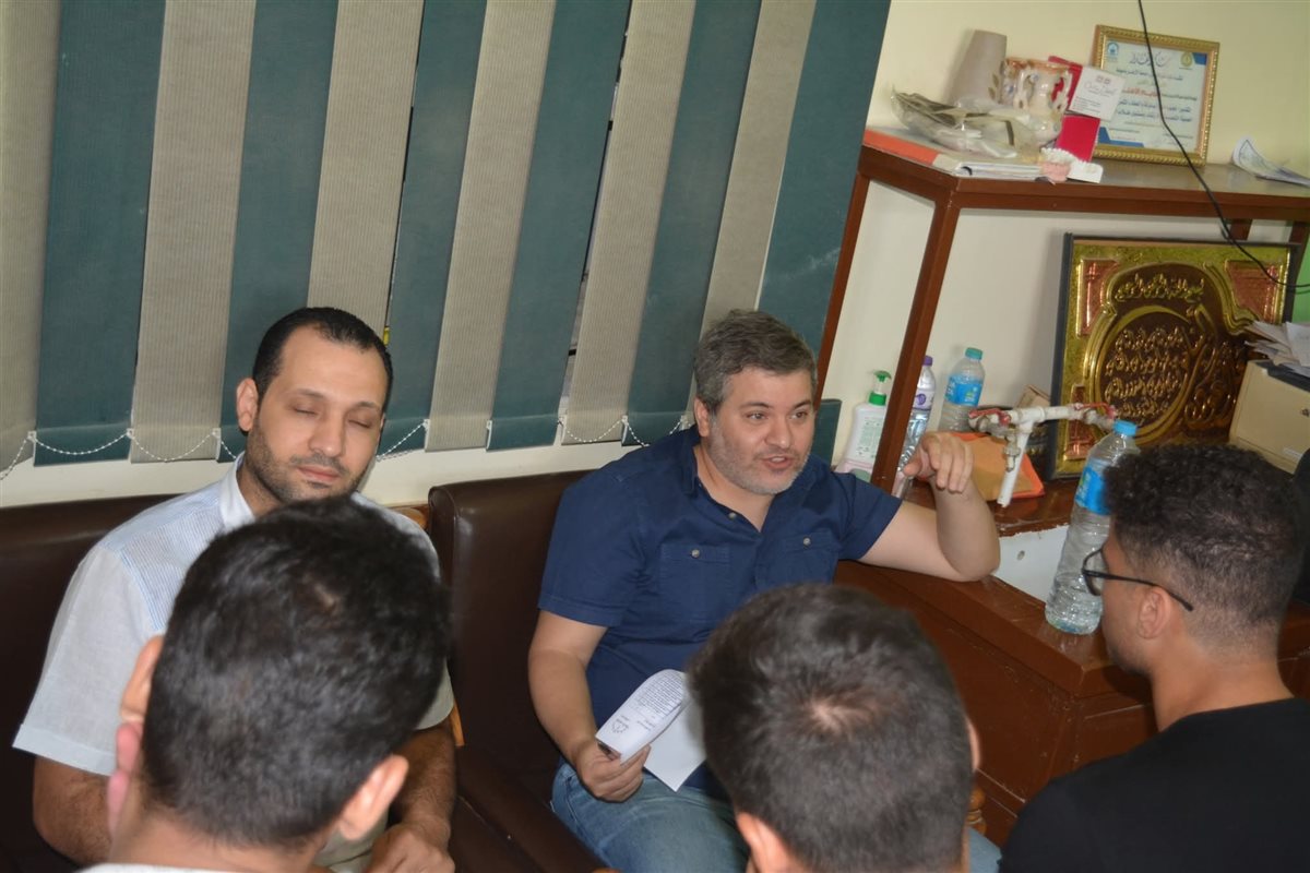 نائب رئيس جامعة الأزهر للوجه القبلي يتابع سير امتحانات الفصل الدراسي الثاني بكلية طب الأسنان