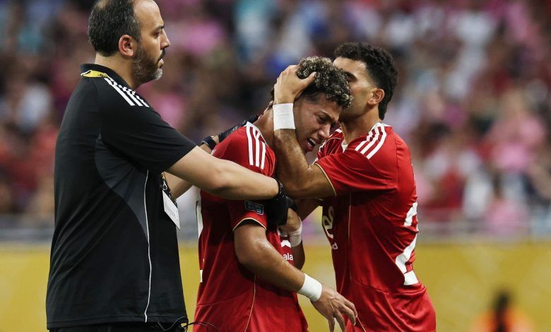 زيزو يواسي إمام عاشور بعد تعرضه للإصابة