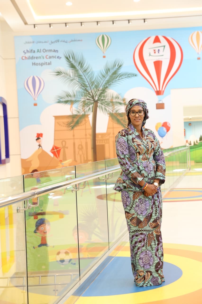 زيارة السيدة الأولى لجامبيا مستشفى الاورام