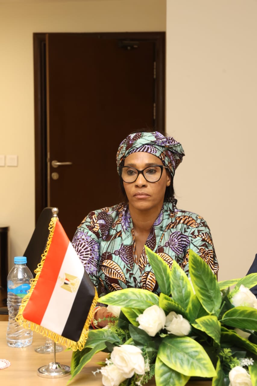 زيارة السيدة الأولى لجامبيا مستشفى الاورام