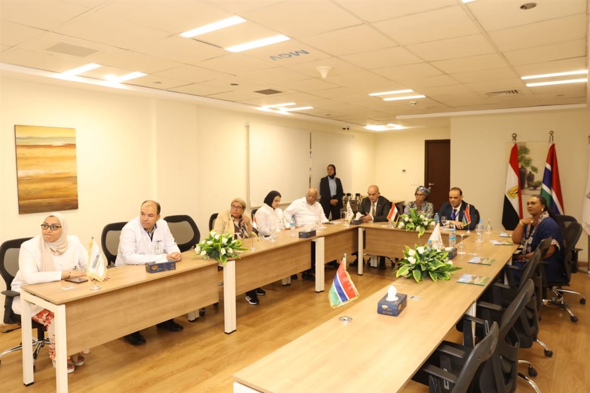 زيارة السيدة الأولى لجامبيا مستشفى الاورام