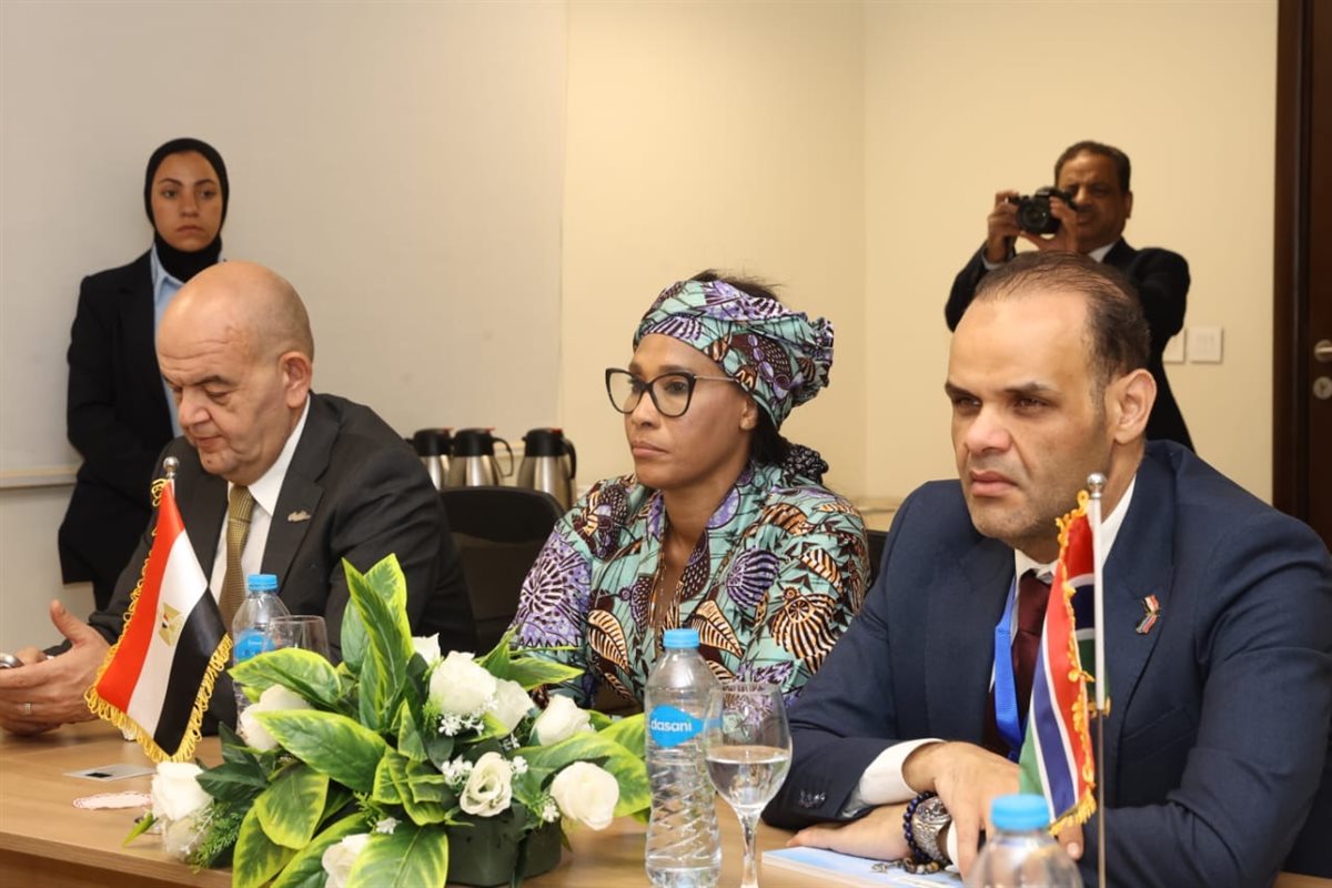 زيارة السيدة الأولى لجامبيا مستشفى الاورام