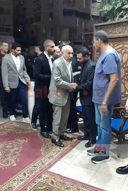 <strong>صور عزاء والد محمد طارق </strong>