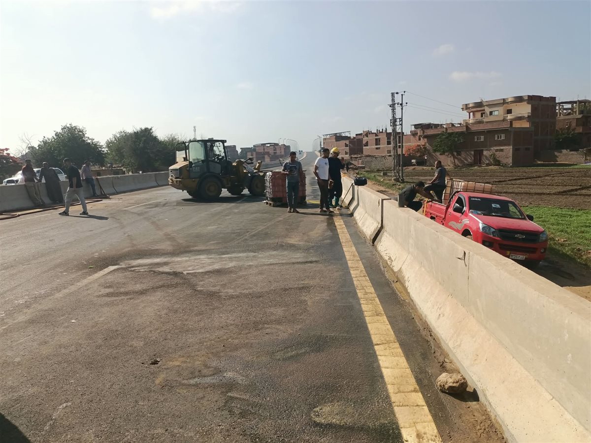 انقلاب سيارة نقل محملة بـ مادة كاوية بالغربية 