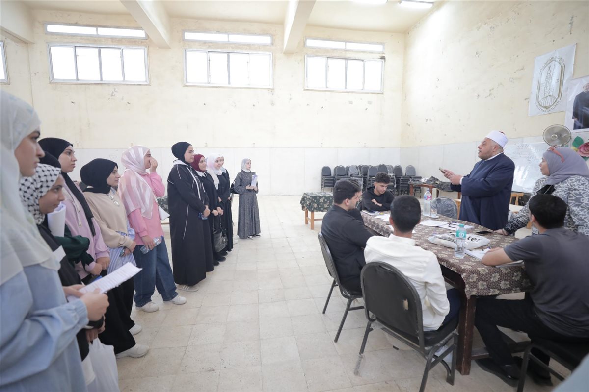 رئيس المعاهد الأزهرية يتفقّد لجنة امتحانات طلاب فلسطين