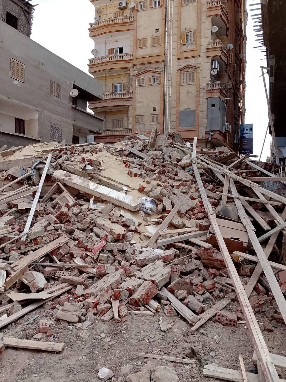 إصابة عاملين في انهيار منزل قديم في الدقهلية