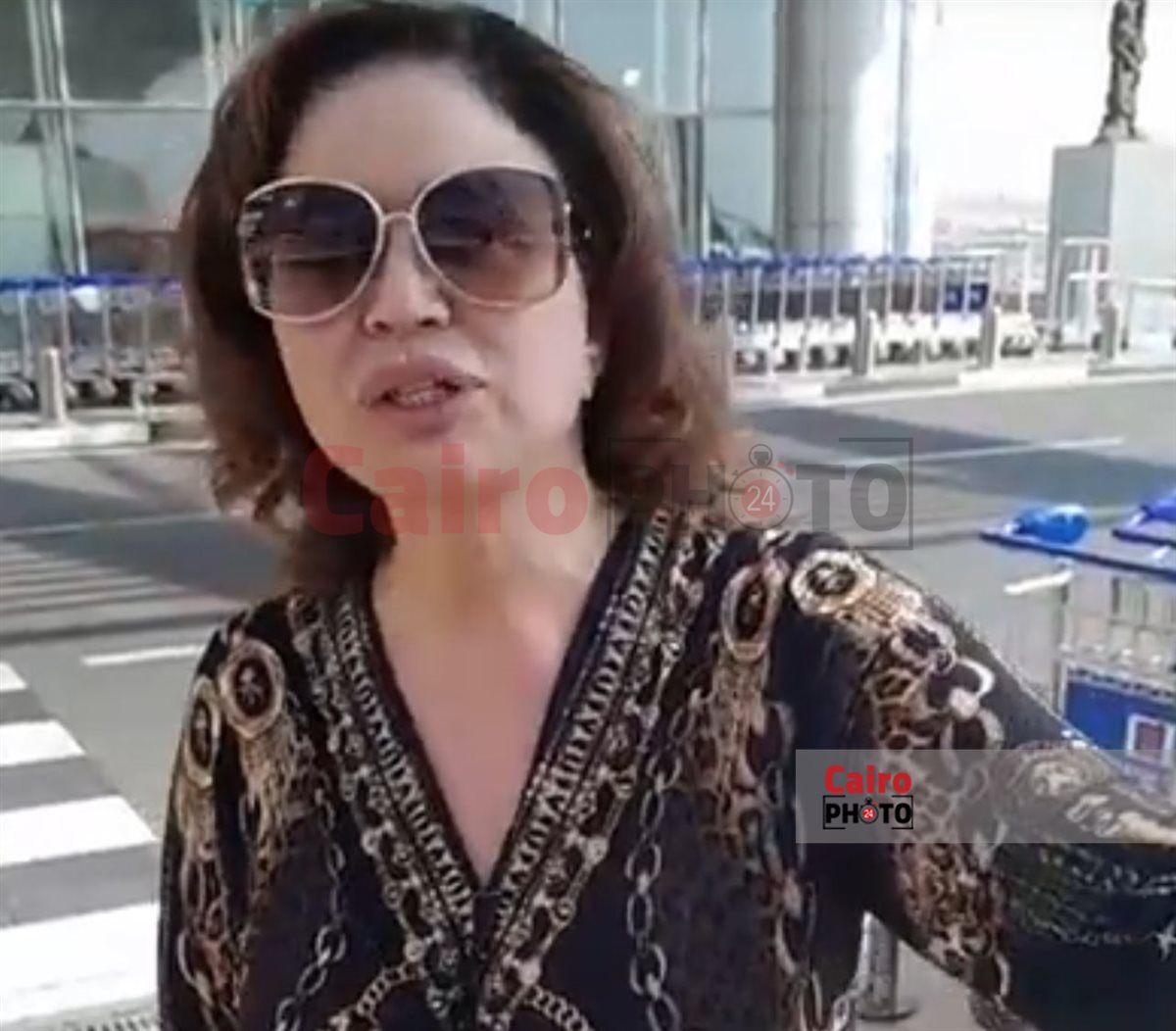 وصول إلهام شاهين إلى مطار مصر