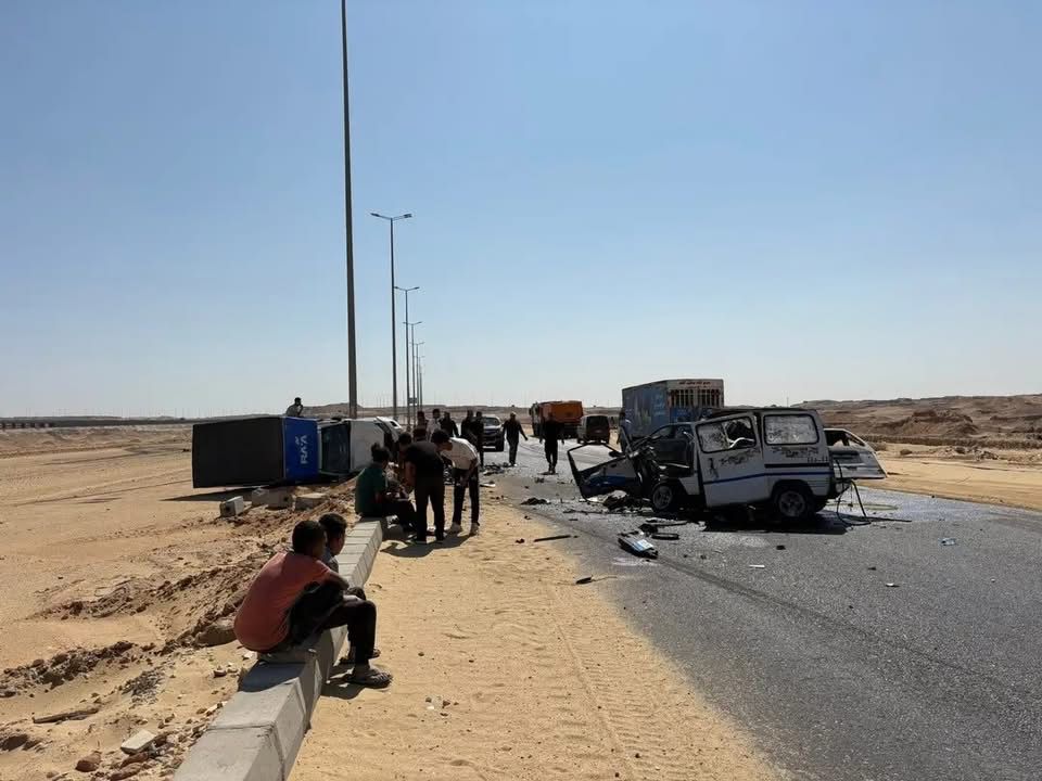 تصادم سيارة شركة خاصة وميكروباص على طريق الواحات بأكتوبر