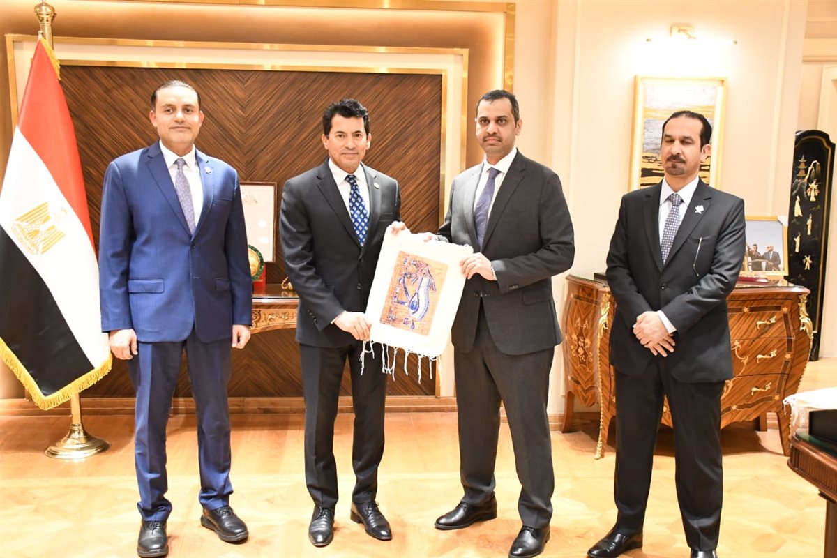 استقبال وزير الرياضة للسفير القطري بالقاهرة (2)