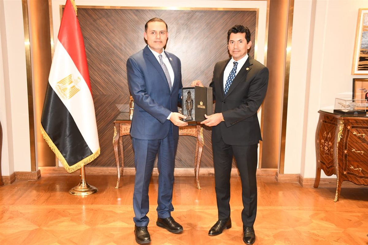 استقبال وزير الرياضة للسفير القطري بالقاهرة (5)