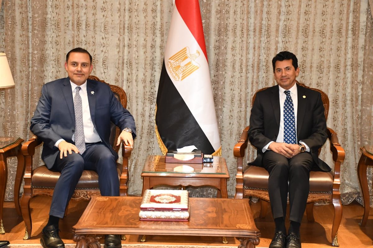 استقبال وزير الرياضة للسفير القطري بالقاهرة (6)