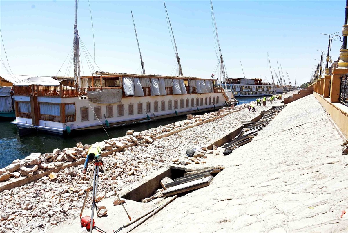 محافظ الأقصر يشهد تطوير كورنيش اسنا