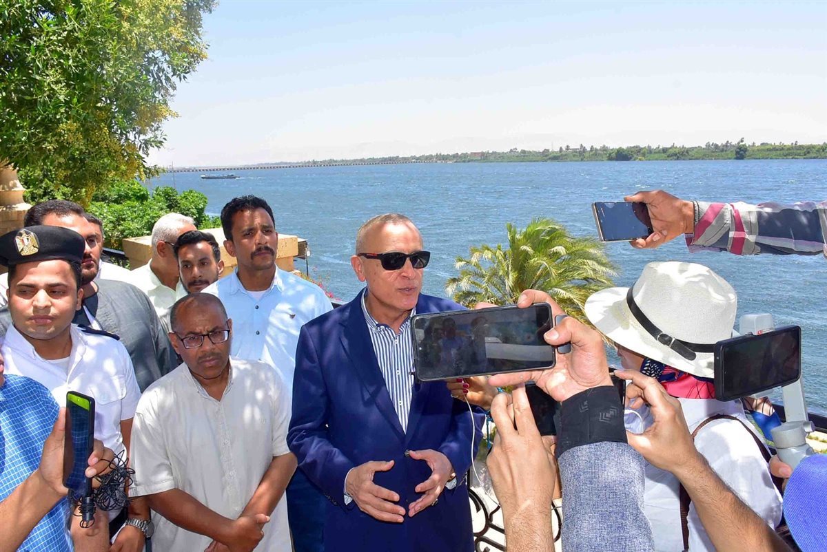 محافظ الأقصر يتابع مشروع احياء إسنا التاريخية