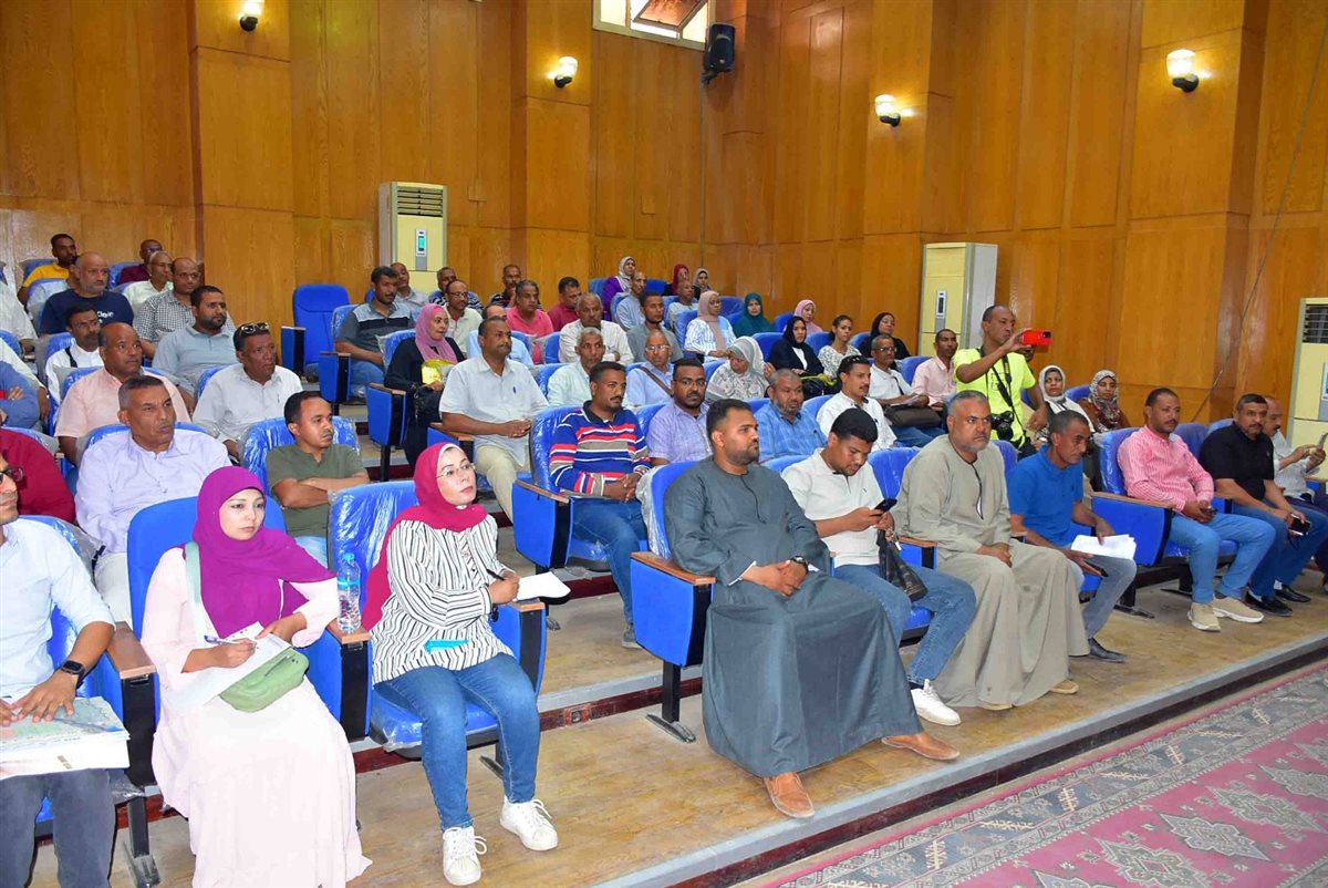 محافظ الأقصر ولقاء جماهيري بأهالي إسنا