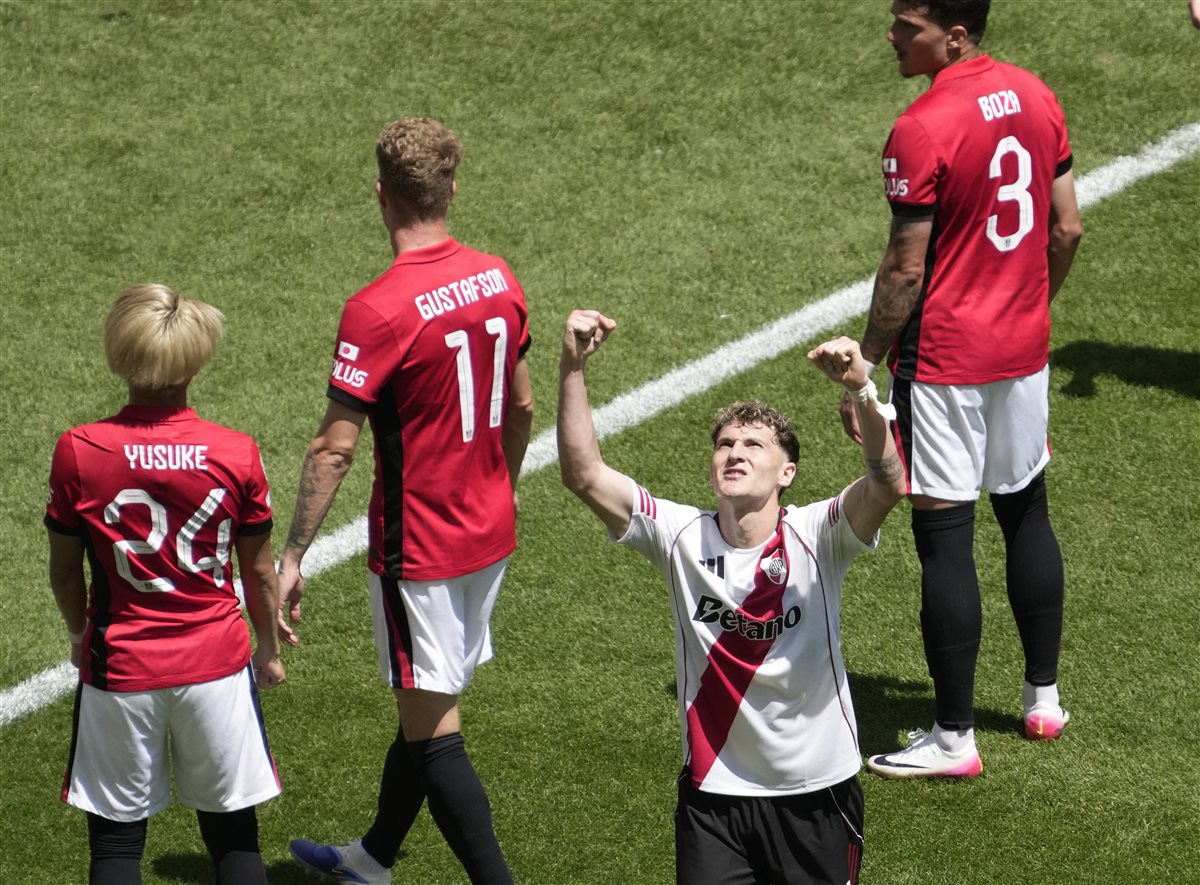 <strong>مباراة ريفير بليت واوراوا ريدز الياباني</strong>