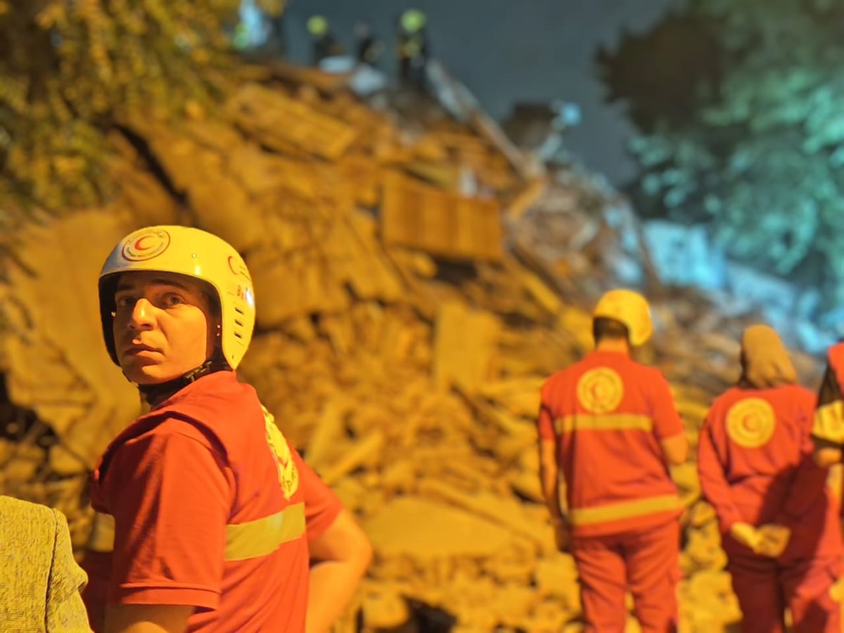 إخلاء العقارات المجاورة.. تفاصيل انهيار عقار مكون من 5 طوابق بالسيدة زينب