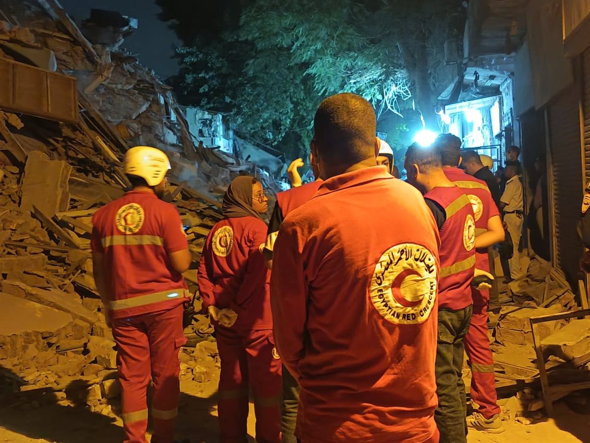 إخلاء العقارات المجاورة.. تفاصيل انهيار عقار مكون من 5 طوابق بالسيدة زينب