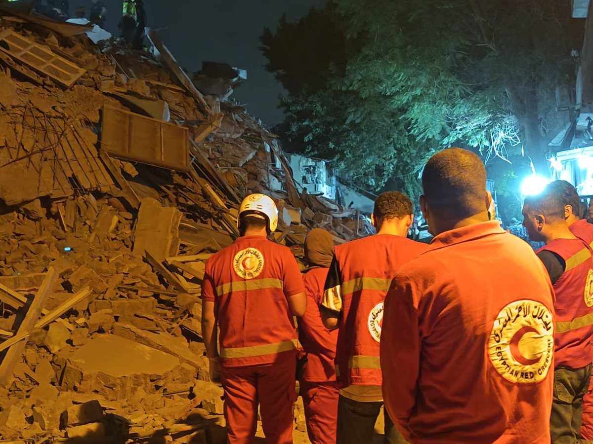 إخلاء العقارات المجاورة.. تفاصيل انهيار عقار مكون من 5 طوابق بالسيدة زينب